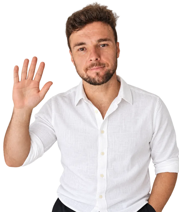 Michał macha na powitanie